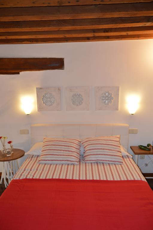 Apartamentos Nuncio Viejo Toledo Room photo