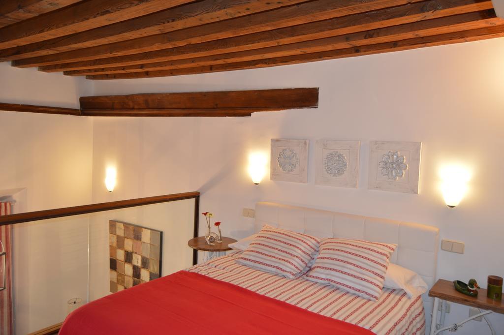 Apartamentos Nuncio Viejo Toledo Room photo