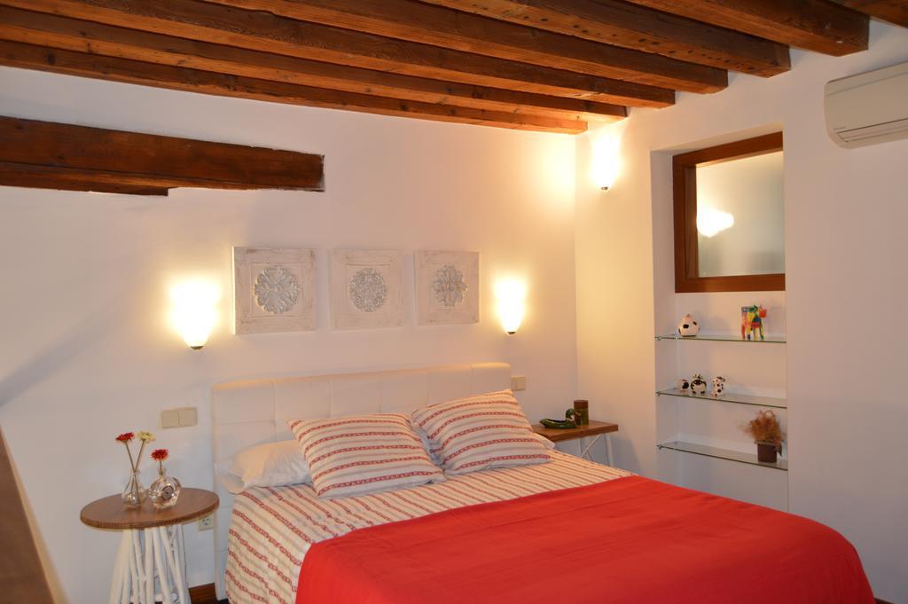 Apartamentos Nuncio Viejo Toledo Room photo
